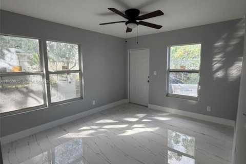 Villa ou maison à vendre à Lauderdale Lakes, Floride: 4 chambres, 167.5 m2 № 2006310 - photo 11