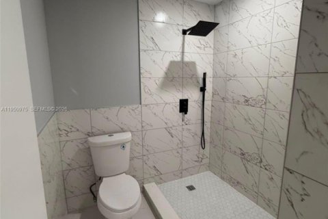 Villa ou maison à vendre à Lauderdale Lakes, Floride: 4 chambres, 167.5 m2 № 2006310 - photo 2