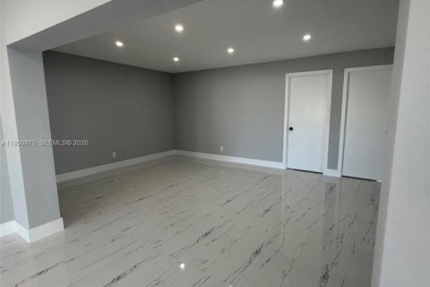 Villa ou maison à vendre à Lauderdale Lakes, Floride: 4 chambres, 167.5 m2 № 2006310 - photo 4