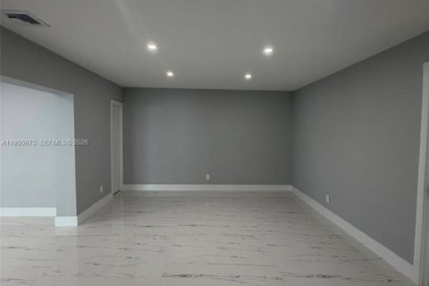 Villa ou maison à vendre à Lauderdale Lakes, Floride: 4 chambres, 167.5 m2 № 2006310 - photo 15