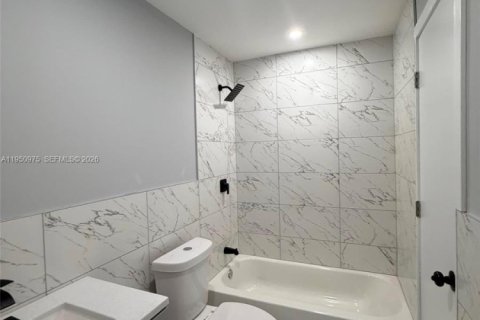 Villa ou maison à vendre à Lauderdale Lakes, Floride: 4 chambres, 167.5 m2 № 2006310 - photo 9