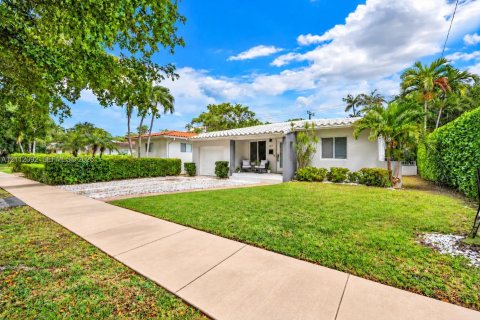 Villa ou maison à Coral Gables, Floride 3 chambres, 149.48 m2 № 2432545