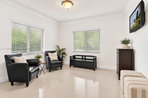 Villa ou maison à vendre à Coral Gables, Floride: 3 chambres, 149.48 m2 № 2432545 - photo 16