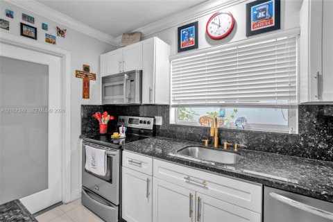 Villa ou maison à vendre à Coral Gables, Floride: 3 chambres, 149.48 m2 № 2432545 - photo 8