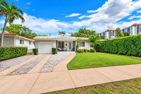 Villa ou maison à vendre à Coral Gables, Floride: 3 chambres, 149.48 m2 № 2432545 - photo 2