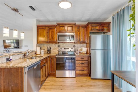 Купить виллу или дом в Помпано-Бич, Флорида 2 спальни, 71.26м2, № 1842668 - фото 15