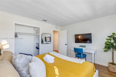 Купить виллу или дом в Помпано-Бич, Флорида 2 спальни, 71.26м2, № 1842668 - фото 11