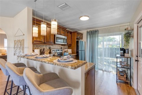 Купить виллу или дом в Помпано-Бич, Флорида 2 спальни, 71.26м2, № 1842668 - фото 14