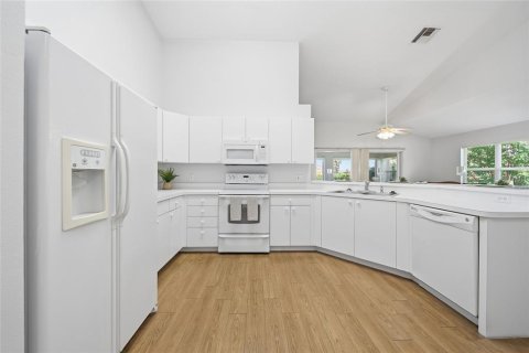 Condo in Palmetto, Florida, 2 bedrooms  № 2202649 - photo 15