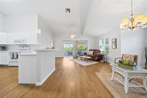 Condo in Palmetto, Florida, 2 bedrooms  № 2202649 - photo 12