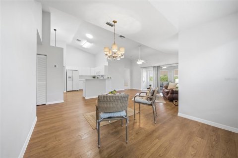 Condo in Palmetto, Florida, 2 bedrooms  № 2202649 - photo 11
