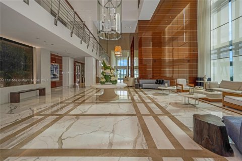 Condominio en venta en Sunny Isles Beach, Florida, 2 dormitorios, 251.11 m2 № 1938757 - foto 2