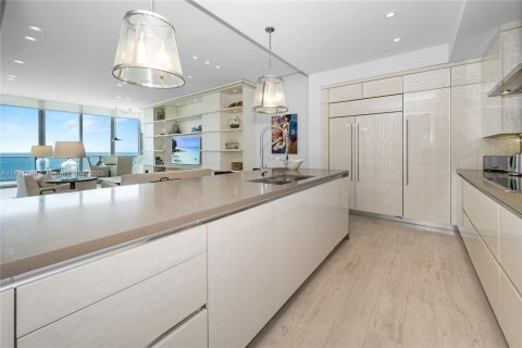 Купить кондоминиум в Санни-Айлс-Бич, Флорида 2 спальни, 251.11м2, № 1938757 - фото 7