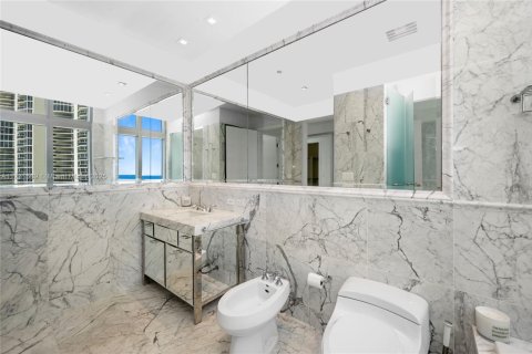 Купить кондоминиум в Санни-Айлс-Бич, Флорида 2 спальни, 251.11м2, № 1938757 - фото 24