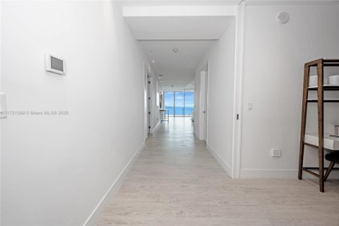 Condominio en venta en Sunny Isles Beach, Florida, 2 dormitorios, 251.11 m2 № 1938757 - foto 3