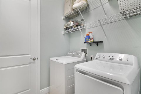 Casa en venta en Kissimmee, Florida, 2 dormitorios, 165.18 m2 № 2338979 - foto 27