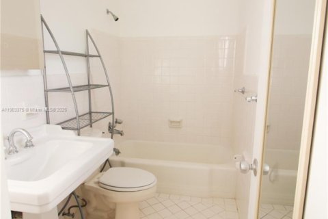 Copropriété à vendre à Coral Gables, Floride: 2 chambres, 133.87 m2 № 1954983 - photo 18