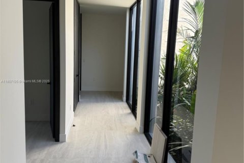 Villa ou maison à vendre à Miami, Floride: 4 chambres № 1890744 - photo 8