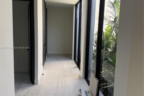 Villa ou maison à vendre à Miami, Floride: 4 chambres № 1890744 - photo 9