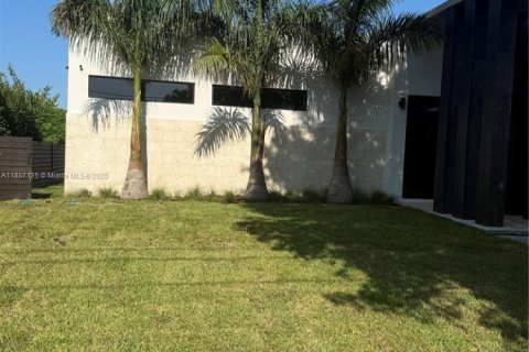 Villa ou maison à vendre à Miami, Floride: 4 chambres № 1890744 - photo 14