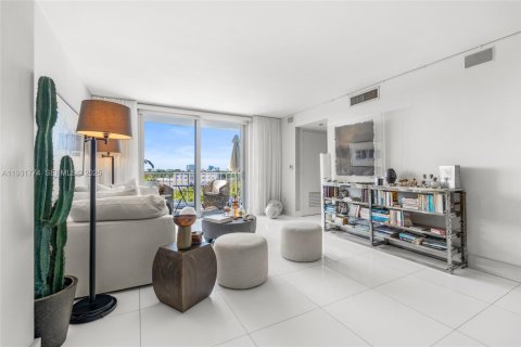 Condo in Miami Beach, Florida, 1 bedroom  № 1993376 - photo 7