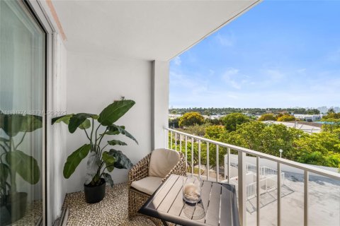 Condo in Miami Beach, Florida, 1 bedroom  № 1993376 - photo 4