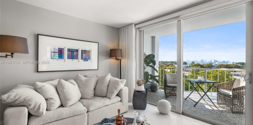 Condo in Miami Beach, Florida, 1 bedroom  № 1993376