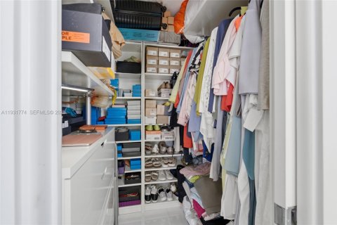 Condo in Miami Beach, Florida, 1 bedroom  № 1993376 - photo 30