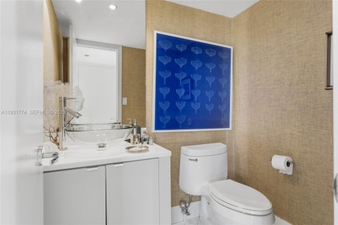 Condo in Miami Beach, Florida, 1 bedroom  № 1993376 - photo 24