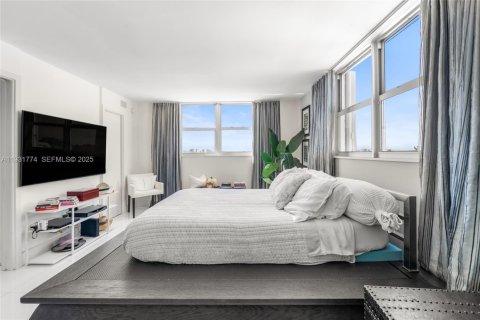Condo in Miami Beach, Florida, 1 bedroom  № 1993376 - photo 25