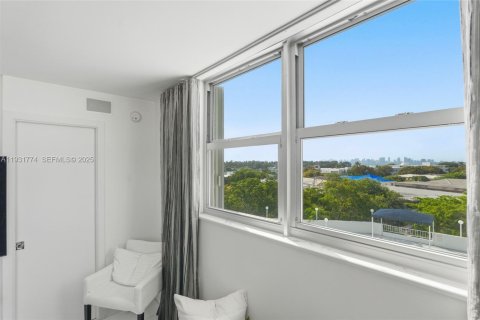 Condo in Miami Beach, Florida, 1 bedroom  № 1993376 - photo 28