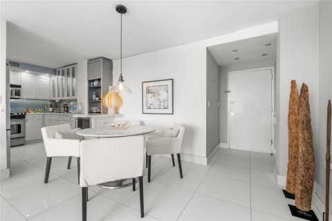 Condo in Miami Beach, Florida, 1 bedroom  № 1993376 - photo 14