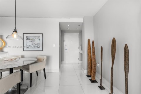 Condo in Miami Beach, Florida, 1 bedroom  № 1993376 - photo 12