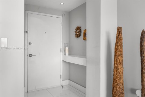 Condo in Miami Beach, Florida, 1 bedroom  № 1993376 - photo 13