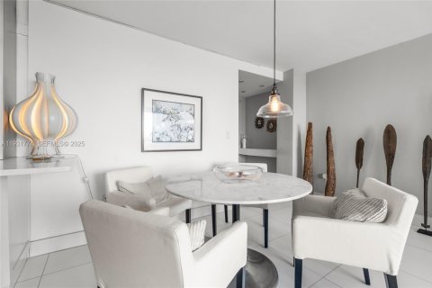 Condo in Miami Beach, Florida, 1 bedroom  № 1993376 - photo 11