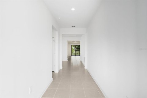 House in Apopka, Florida 4 bedrooms, 235.23 sq.m. № 1916358 - photo 5