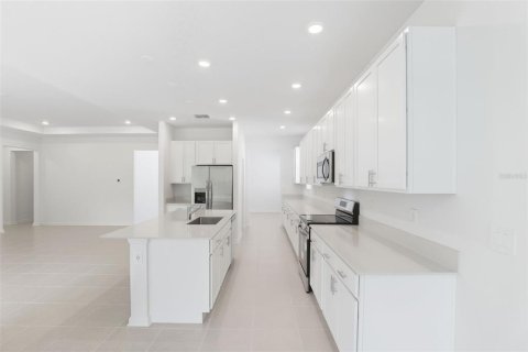 House in Apopka, Florida 4 bedrooms, 235.23 sq.m. № 1916358 - photo 20