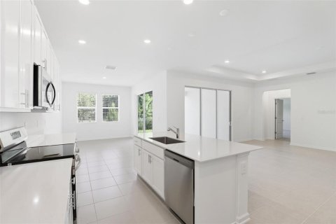 House in Apopka, Florida 4 bedrooms, 235.23 sq.m. № 1916358 - photo 16
