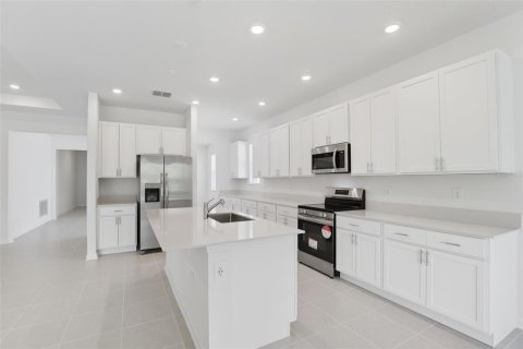 House in Apopka, Florida 4 bedrooms, 235.23 sq.m. № 1916358 - photo 19