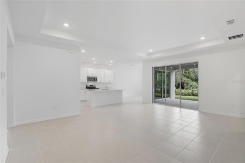 House in Apopka, Florida 4 bedrooms, 235.23 sq.m. № 1916358 - photo 11