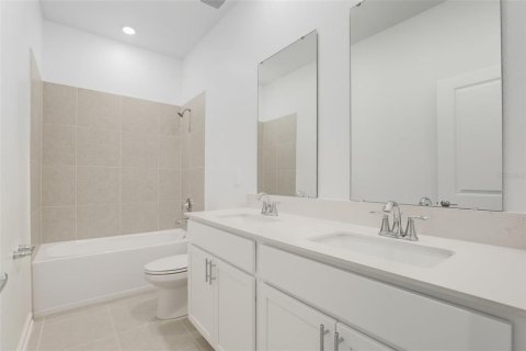 House in Apopka, Florida 4 bedrooms, 235.23 sq.m. № 1916358 - photo 30
