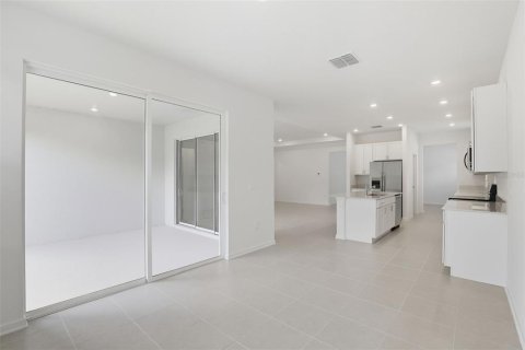 House in Apopka, Florida 4 bedrooms, 235.23 sq.m. № 1916358 - photo 18