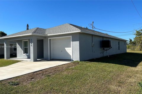 House in Fort Myers, Florida 4 bedrooms, 145.48 sq.m. № 653902 - photo 4