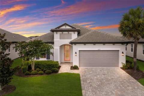 House in Bradenton, Florida 3 bedrooms, 216.74 sq.m. № 2348352