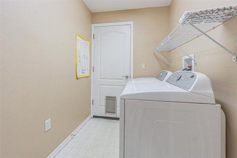 House in San Antonio, Florida 3 bedrooms, 165.18 sq.m. № 1734866 - photo 9