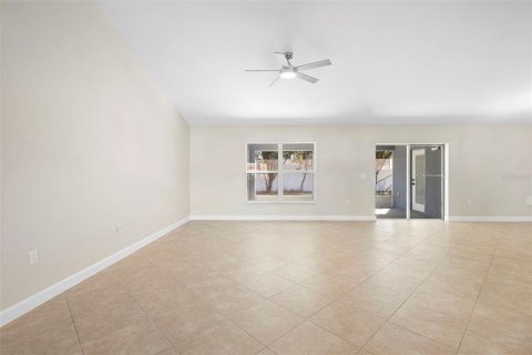 Casa en alquiler en Deltona, Florida, 3 dormitorios, 189.71 m2 № 2157536 - foto 29