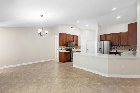 Casa en alquiler en Deltona, Florida, 3 dormitorios, 189.71 m2 № 2157536 - foto 17
