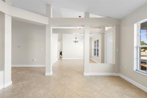 Casa en alquiler en Deltona, Florida, 3 dormitorios, 189.71 m2 № 2157536 - foto 10