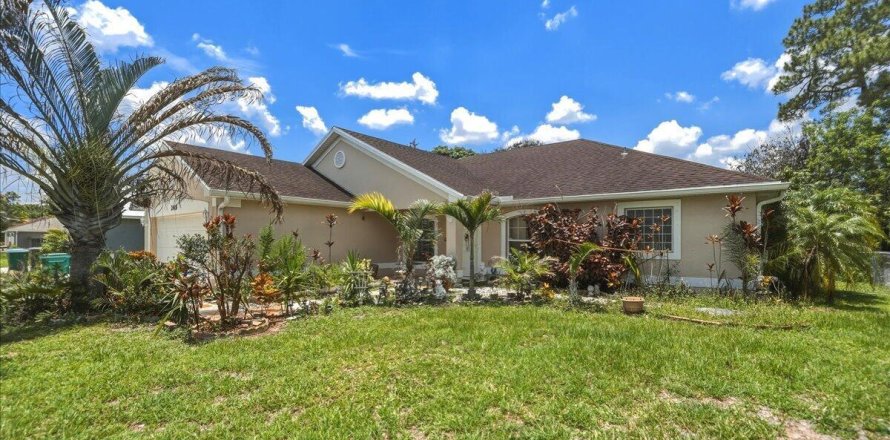House in Port St. Lucie, Florida 3 bedrooms, 186.64 sq.m. № 2083600