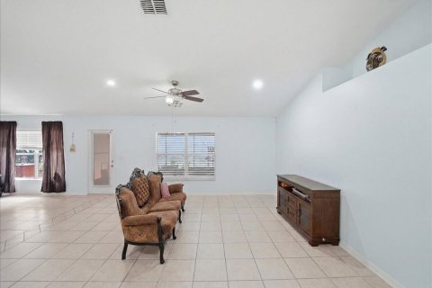 House in Port St. Lucie, Florida 3 bedrooms, 186.64 sq.m. № 2083600 - photo 5